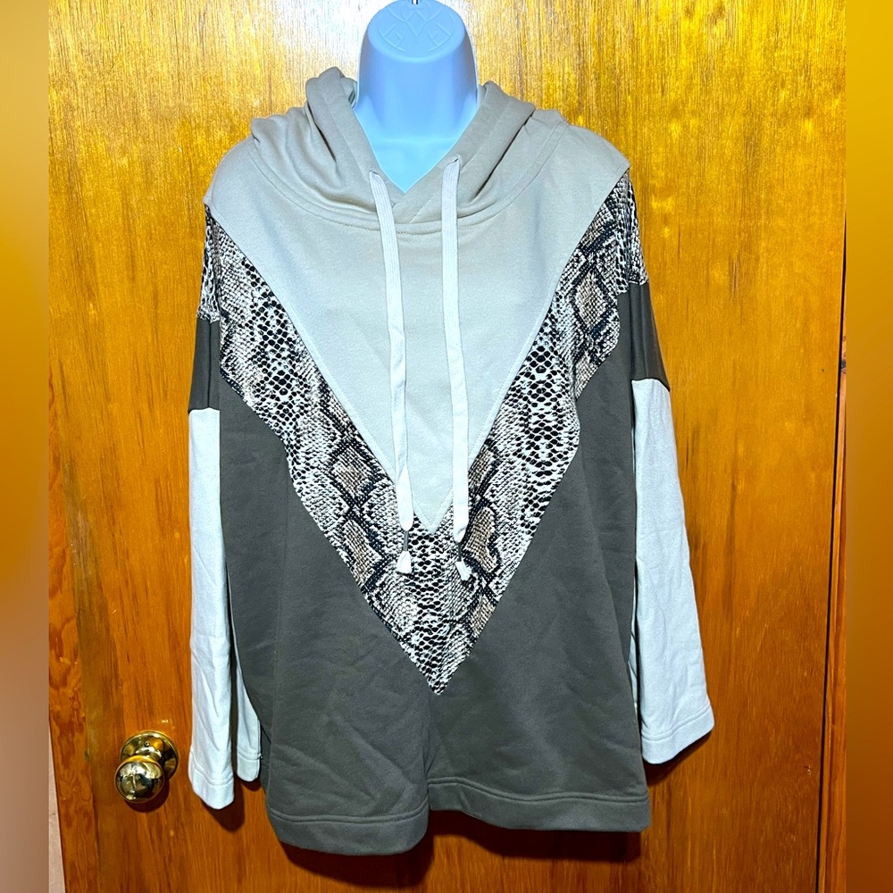 POL Like New Women’s Pullover Hoodie Size Medium